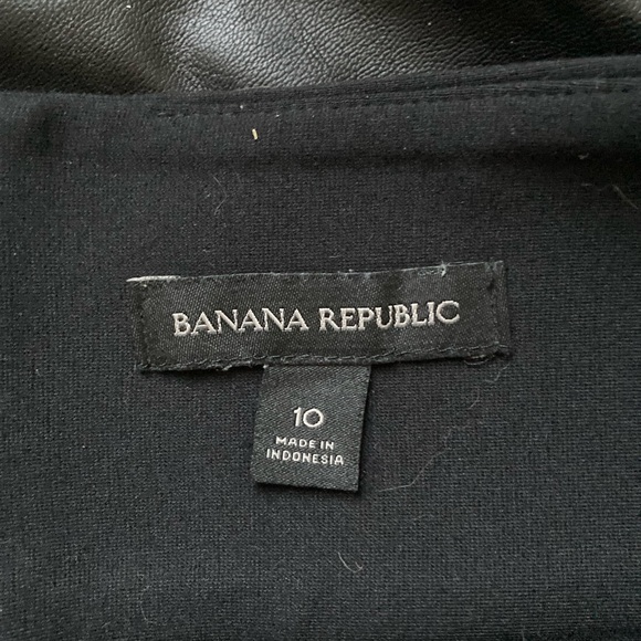 Banana Republic Faux Leather Panel Mini Skirt 10 - Picture 4 of 5